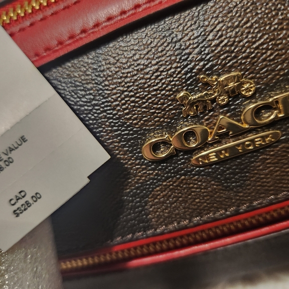 Coach Rowan - Picture 3 of 3